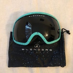 Blenders eyewear snow goggles